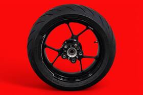 Aprilia Mt17x6.00 2024 Rsv4 1100 Rear Wheel With Pirelli Tire Rim Damaged Great