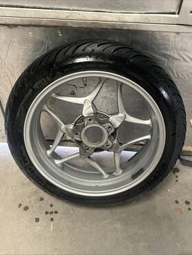 52191755 Bmw Used Take Off R1200rt 2006-2014 5.50x17 Rear Wheel Rim Tire