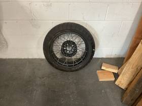 526-666-17 Bmw Xmt4.5 2023 R1250gs Oem Rear 17 Inch Mt 4.5 Wheel And Michelin 170/60r
