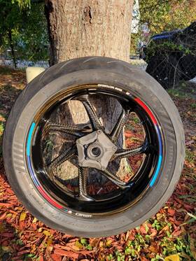 9829885-01 Bmw 2019-2024 S1000rr Rear Wheel With Tire Carbon Fiber 200/55/17 Oem
