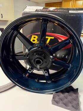 10024-802116200b Bst 7 Tek 17 Inch Carbon Fiber Blue Clear Coat Hayabusa 22-25 New Rear Used Front