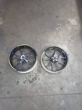 171717 Ducati Monster 1100 Evo 2010 Wheels For Repair