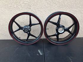 B3051735 Ducati Oem Monster 1200 Wheels Pair Set 17x3.5 Front 17 X 6.0 Rear Straight