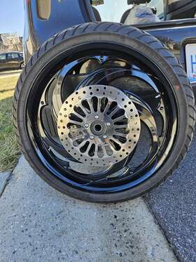 Harley-davidson 1fwana-rydswift Wheel 21 Inch V-rod Metzeler Tire With Dual Chrome Brakes Harley-davidson 1fwana-rydswift Wheel 21 Inch V-rod Metzeler Tire With Dual Chrome Brakes