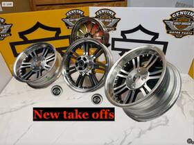 25877 Harley-davidson Original Oem 09-24 Trike Tri Glide 16 Inch In Front And 15 Rear Wheels 25877 Harley-davidson Original Oem 09-24 Trike Tri Glide 16 Inch In Front And 15 Rear Wheels