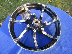 40268-10 Harley-davidson Oem 7 Spoke Contrast Chrome Agitator Front Wheel Bent Lips And Paint Issue