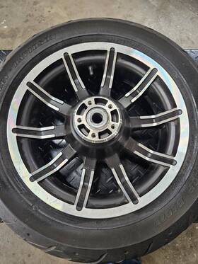 40900528 Harley-davidson Rear Wheel And Tire. Pn 16x5.0 25mm Bearing Non Abs