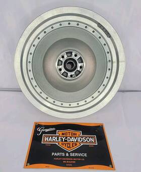 41041-05 Harley-davidson 2005-2007 Sportster 883 Custom Cast Rear Wheel Rim And Disc
