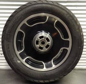 41132-08 Harley-davidson 08 Touring Street Glide Flhx 16 Inch Front Wheel Rim With Tire And Rotor