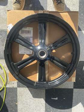 43300943 Harley-davidson 2022 Street Bob Fxbbs Front Wheel