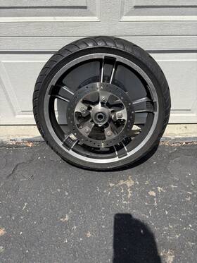 Harley-davidson 4330618 Enforcer 19 Inch Front Wheel With Disc Rotors And Tire