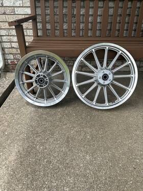 40992-00a Harley-davidson 43594-00a/ 2004 Dyna Super Glide Mag Wheels 13 Spoke 19x2.15 16x3