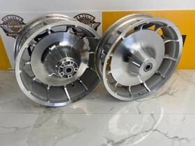 Harley-davidson 48325 Oem 18-25 Fat Boy Front 18x4 Inch Rear 18 X8 Wheels Rims