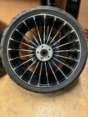49900324 Harley-davidson Breakout Turbine Rear Rim With Tire And Rotor