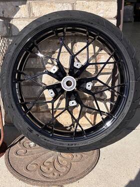63300673 Harley-davidson 19 Inch Oem Prodigy Front Wheel And Dunlop Tire