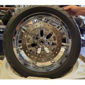 X43300057 Harley-davidson Cvo Screaming Eagle Touring Front 17 Inch Wheel With Rotor Abs Bearing And Tire