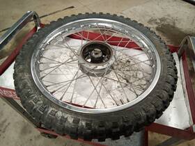 41025-011 Honda 1975 Kawasaki G4 Kv100 Front Wheel