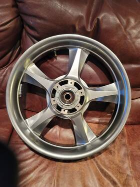 44650-mec-841 Honda Front Wheel For Rune Motorcycle Painted With Some Scratches And A Few Chip