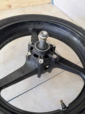 52772 Honda 2003-2004 Cbr600rr Front Wheel And Tire
