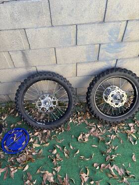 8302 Husqvarna Front And Back Wheels Off Fc350 2016 Dirt-bike