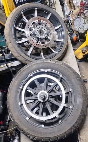 1523059 Indian 2018 18-23 Springfield Dark Horse Oem Front Rear Wheel Rim Set Mag Tires