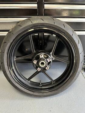 28261 Kawasaki 2019-2023 Ninja Zx6r Zx636 Oem Front Wheel Rim Tire 19-23 2020 2021