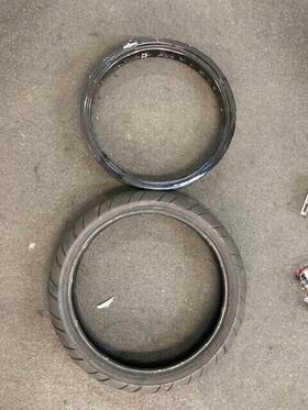 10774 Ktm 19 Inch Behr Front Rim And Continental Tire