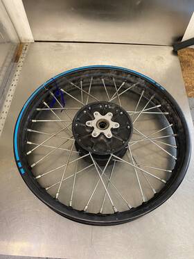 Raj00451 Royal Enfield 2023 Scrambler 411 Front Wheel Assembly With Cyan Sticker 19x2.15