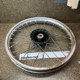 0100201 Suzuki 82 Rm80 Front Wheel 17in Rim 1982