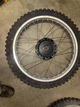 54110-40200 Suzuki 80 Rm-125 Front Wheel Pe-175 Dr-400 Dr-500 Rs-175 R