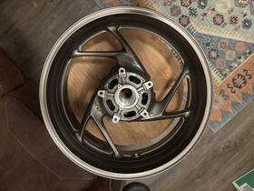 64111-04k30-ymy Suzuki 2024 Gsx-s1000gt Rear Wheel Rim Silver Used Genuine Oem