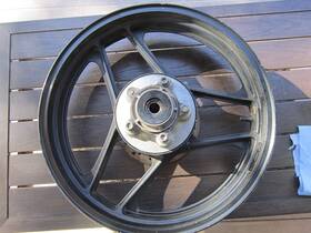Suzuki 64111-27a00-291 86-87 Gsxr 750 18 Inch Rear Wheel With Rotor In Good To Very Condition