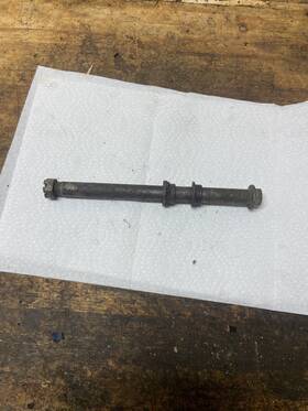 64710-05d00 Suzuki 1988 1989 1990 1991 1992 Rm 250 Rear Wheel Axle