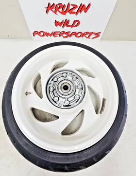 Mt8.50 Suzuki 06-17 Boulevard M109r Vzr1800 Rear Wheel Rim Tire 240 40 18