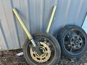 Xxcr5674 Triumph 2008 Street Triple Front Tire Whith Forks Used