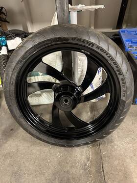 1520630-266 Victory Motorcycle Oem Front Black Kingpin Wheel With Metzeler Marathon Tire