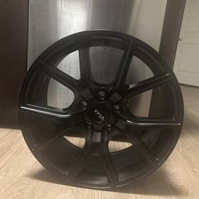 880-5112-40 Voxx Matte Black Rim - Lumi 18 Inch
