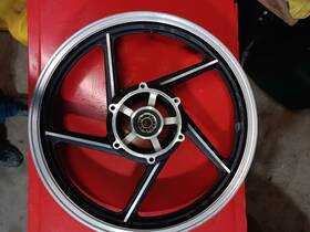 18xmt2.15 Yamaha 1985-86 Vmax 1200 Front Wheel