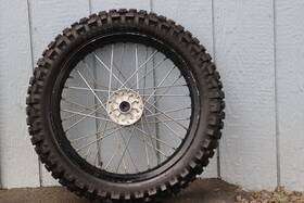 94425-18002-00 Yamaha Tw200 Black Front Wheel With Tube And Upgraded Golden Boy Sr244 Tire 4.60-18