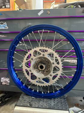B2w-25302-30-00 Yamaha 2024 Yz450f Rear Wheel Complete Oem