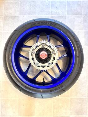 B3l-25338-00-p0 Yamaha 2015-2024 Yzf R1 Oem Rear Wheel Rim Tire Rotor Sprocket Assembly Blue